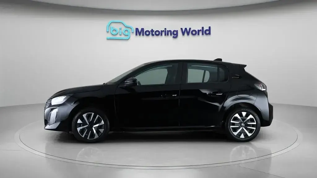 Used Peugeot 208 Style 100 HP (73 kW) 2025 Black Hatchback