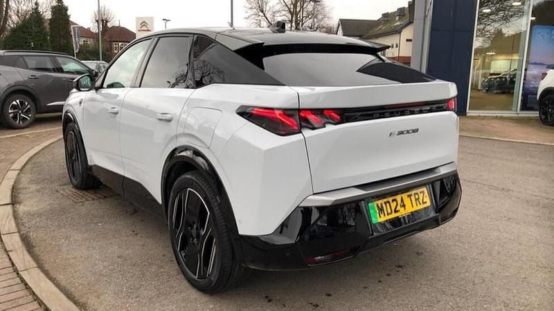 Used Peugeot e-3008 GT 152 kW (207 HP) 2024 White SUV