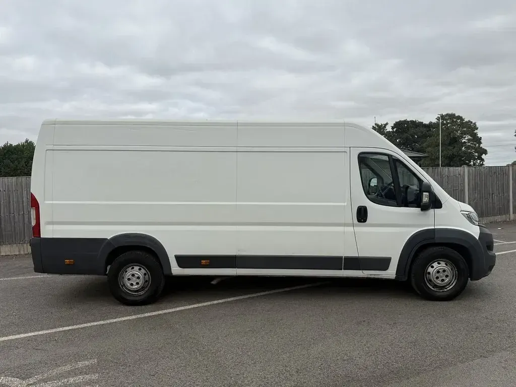 Used Peugeot Boxer 130 HP (95 kW) 2017 White Van
