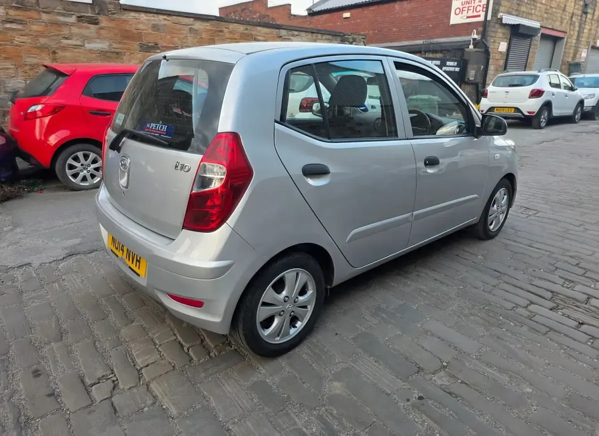 Used Hyundai i10 Classic 85 HP (62 kW) 2014 Silver Hatchback
