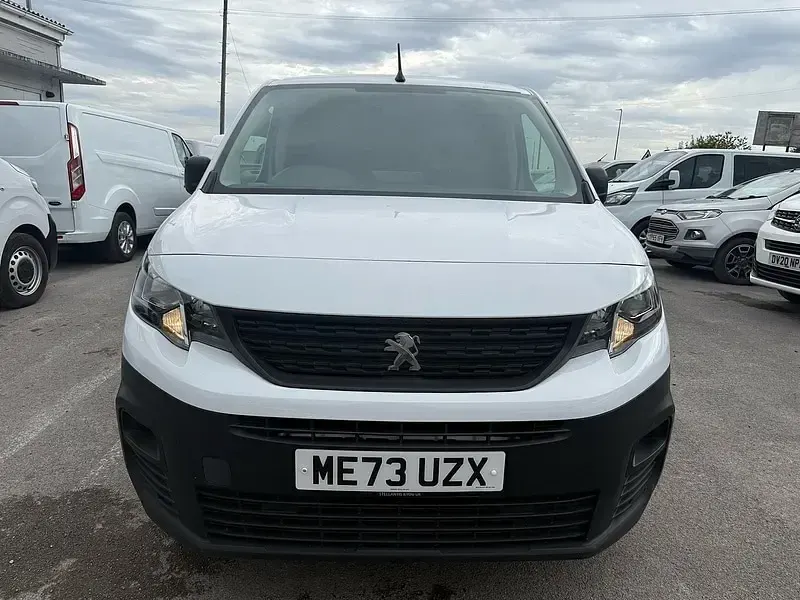 Used Peugeot Partner Premium 131 HP (96 kW) 2024 White MPV