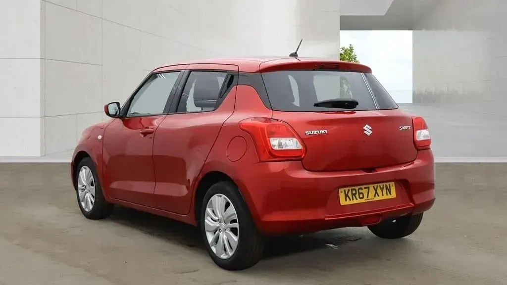 Używany Suzuki Swift SZ-T 111 KM (81 kW) 2017 Czerwony Hatchback