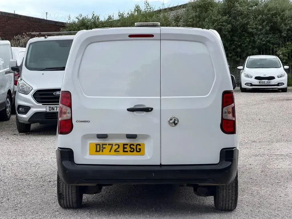 Used Vauxhall Combo S 100 HP (73 kW) 2022 White MPV