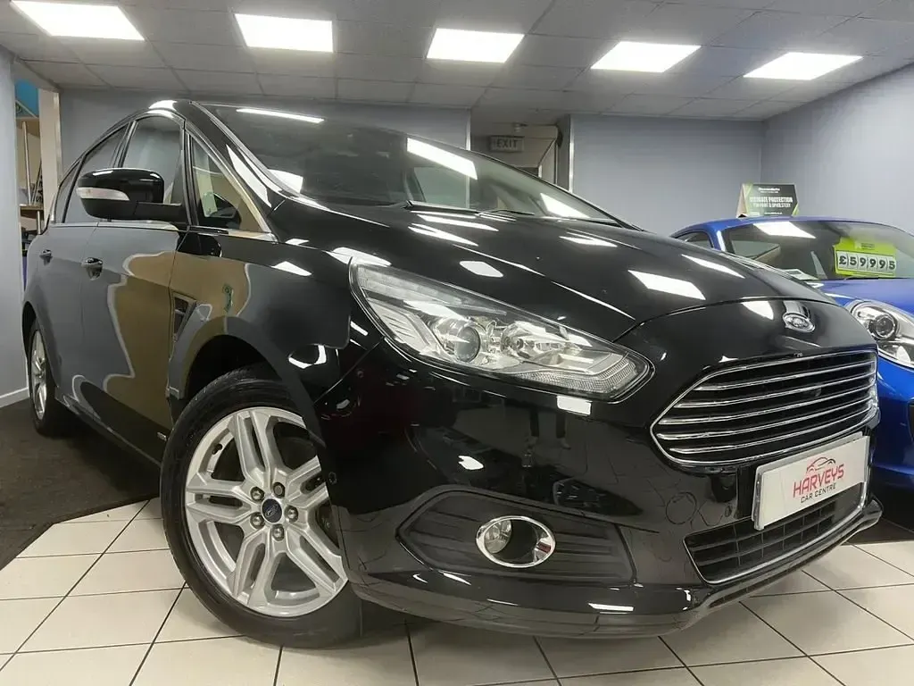 Begagnad Ford S-MAX Titanium 150 HK (110 kW) 2016 Svart Minibuss