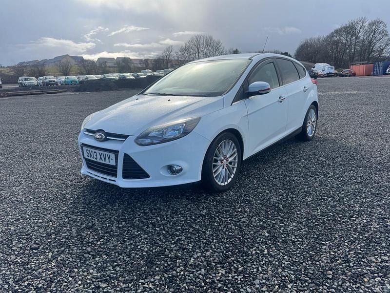 Used Ford Focus Zetec 125 HP (91 kW) 2013 White Hatchback
