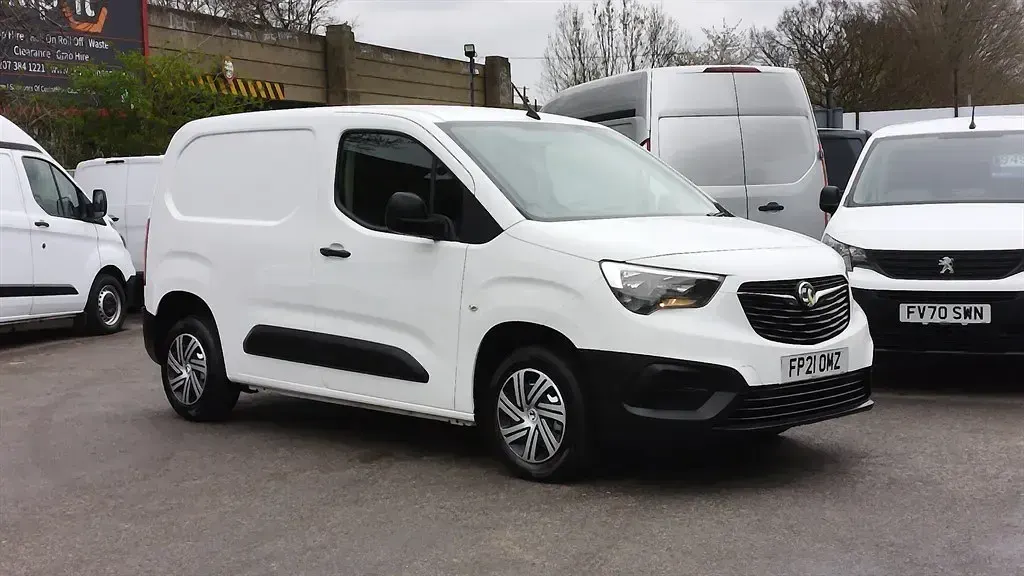 Usado Vauxhall Combo 100 HP (73 kW) 2021 Branco Monovolume