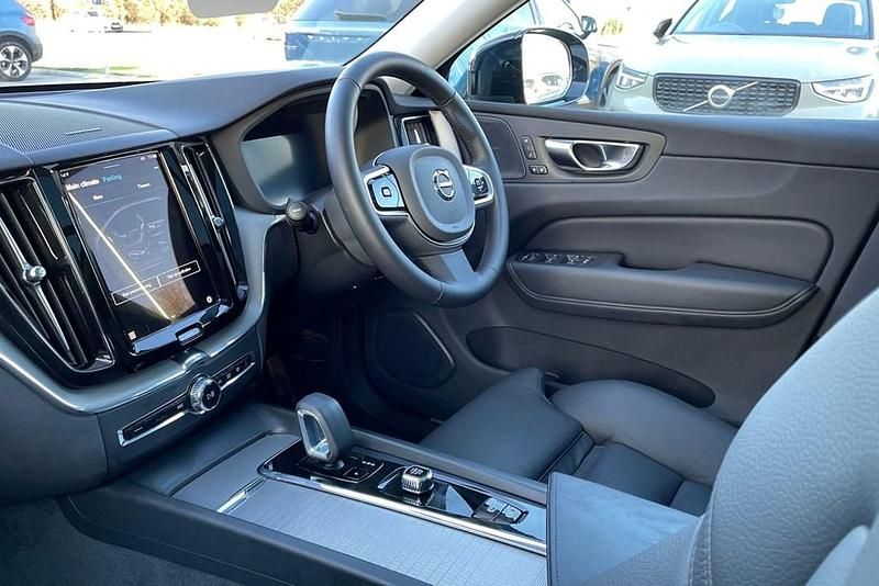 Used Volvo XC60 Plus 345 HP (253 kW) 2025 White SUV