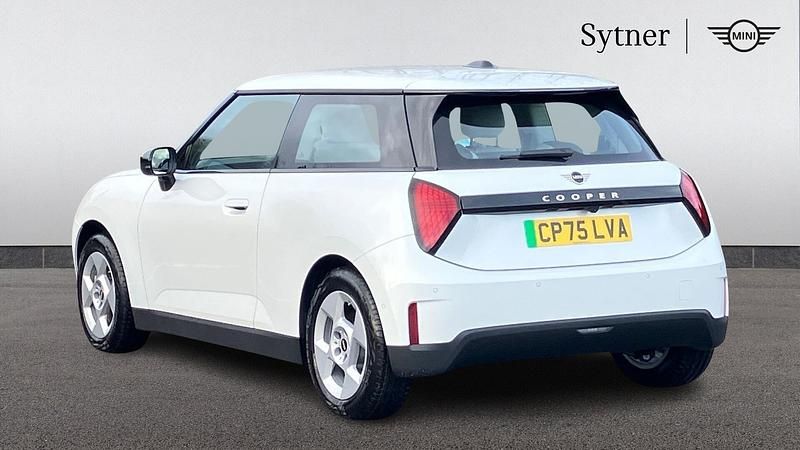 Used Mini Cooper Hatch 133 kW (181 HP) 2025 White Hatchback