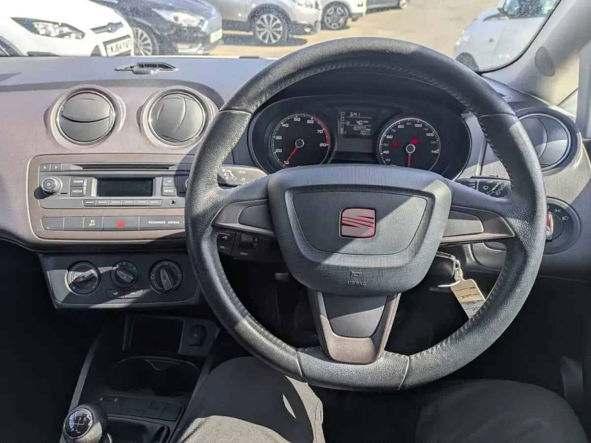 Używany Seat Ibiza 85 KM (62 kW) 2013 Biały Hatchback