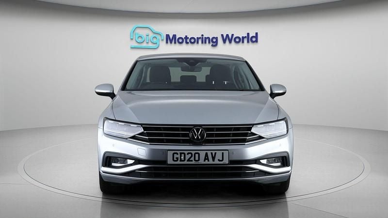 Used VW Passat SE 150 HP (110 kW) 2020 Silver Sedan
