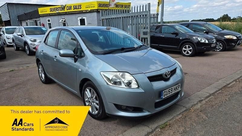 Silver Used 2009 Toyota Auris | £2,995 (Good price) - Image 1/3