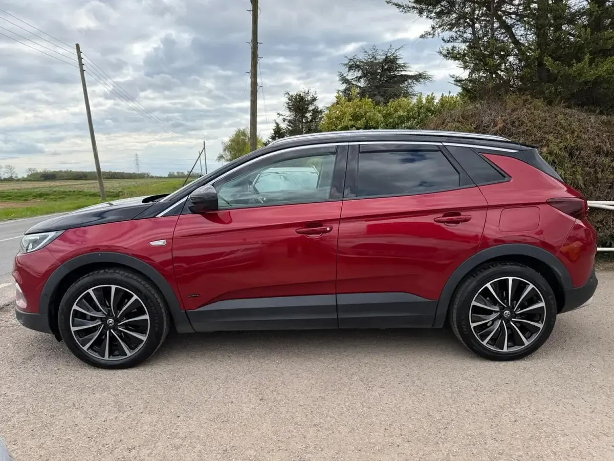 Used Vauxhall Grandland X Business 300 HP (220 kW) 2020 Red SUV