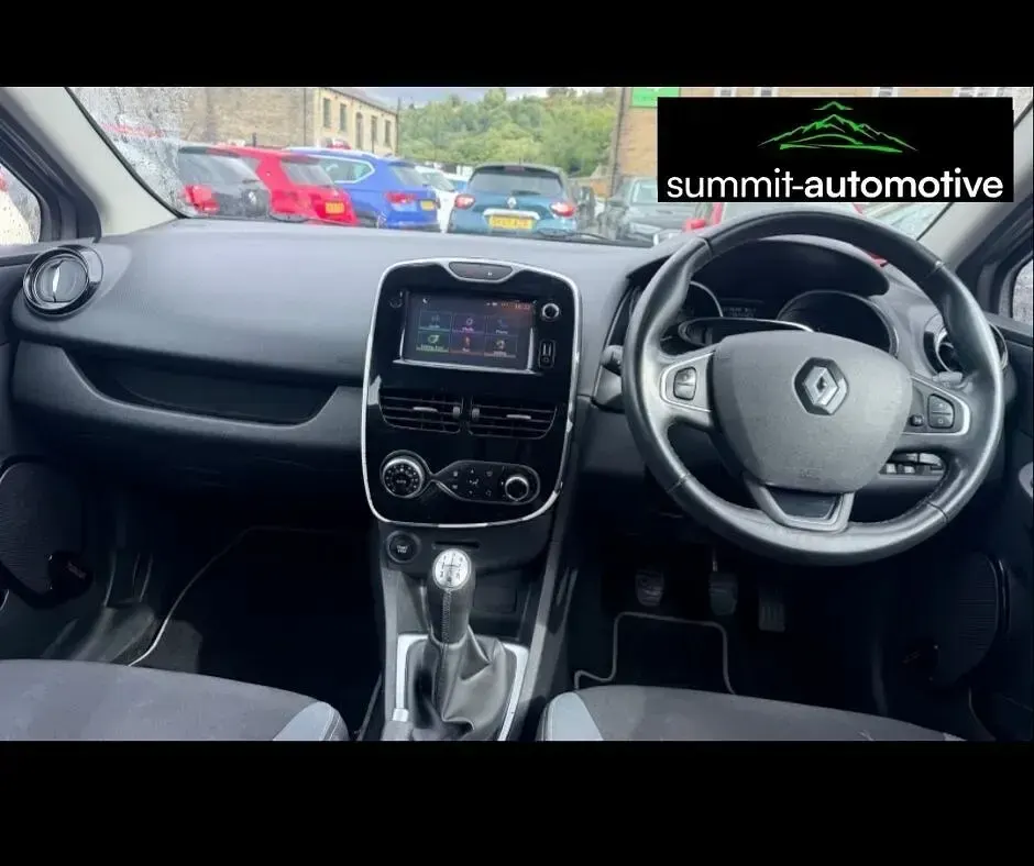 Used Renault Clio Dynamique 90 HP (66 kW) 2015 Grey Hatchback