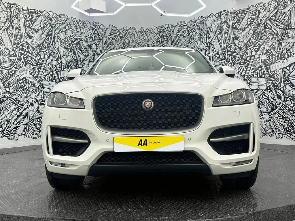 Second-hand Jaguar F-Pace R-Sport 180 CP (132 kW) 2019 Alb SUV