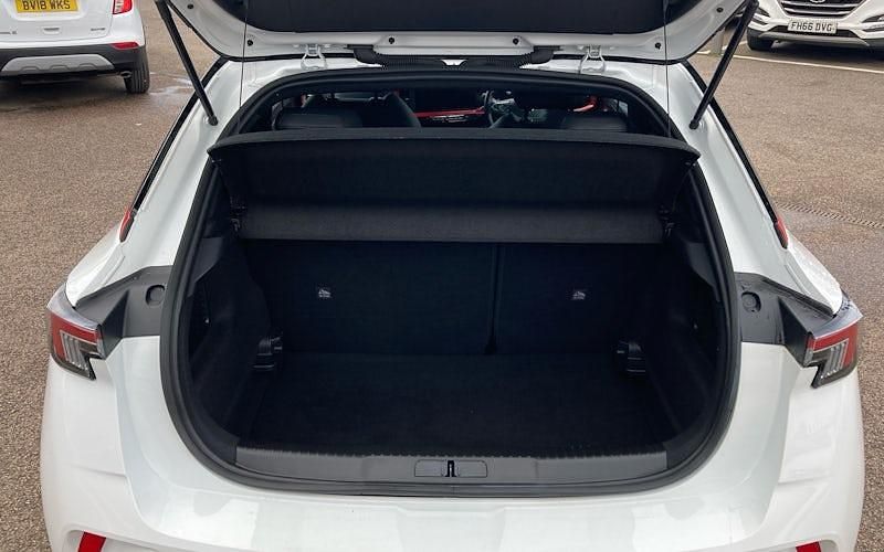 Used Vauxhall Mokka SRi 131 HP (96 kW) 2022 White SUV