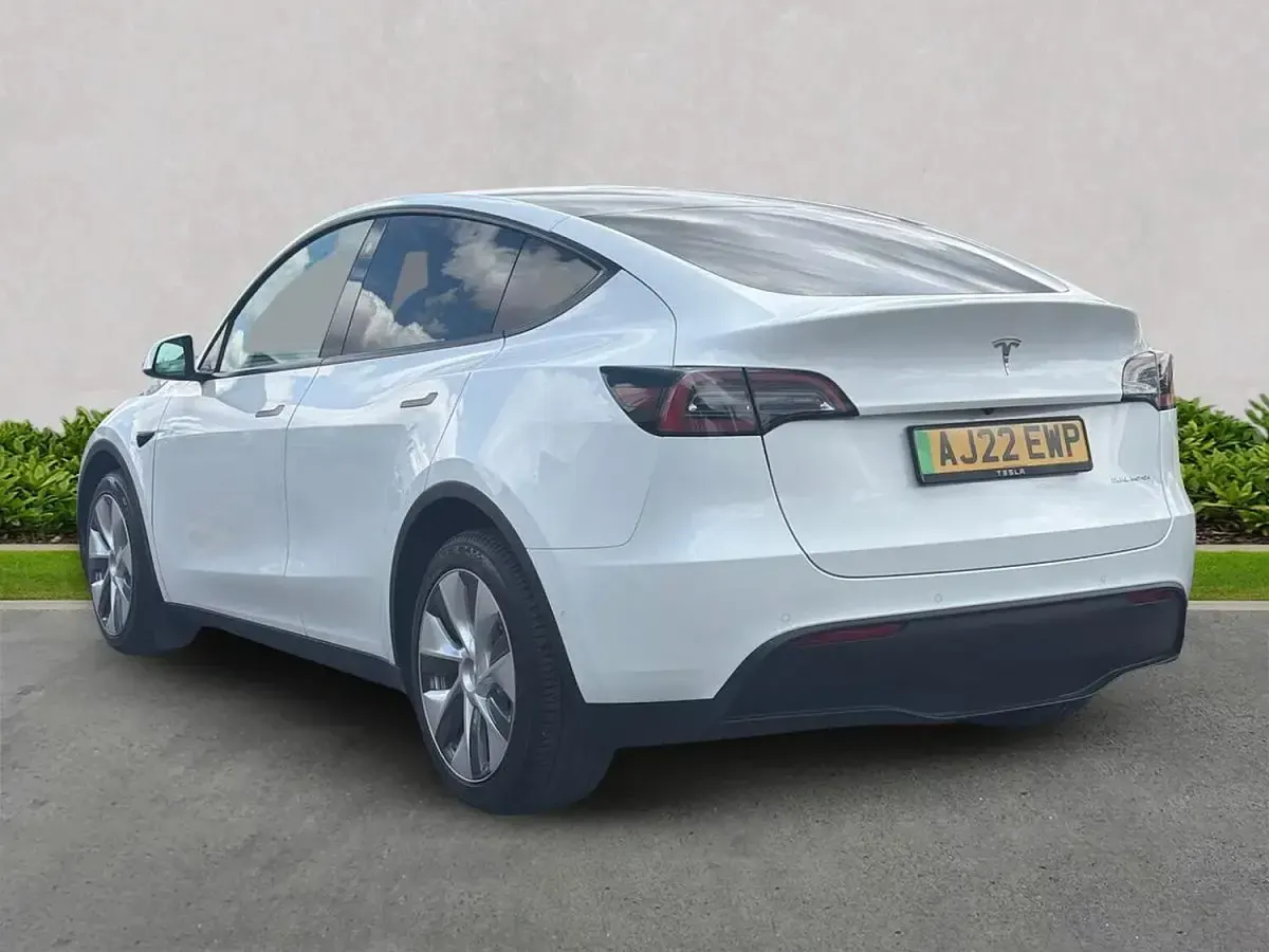 Used Tesla Model Y Long Range AWD 378 kW (514 HP) 2022 White SUV