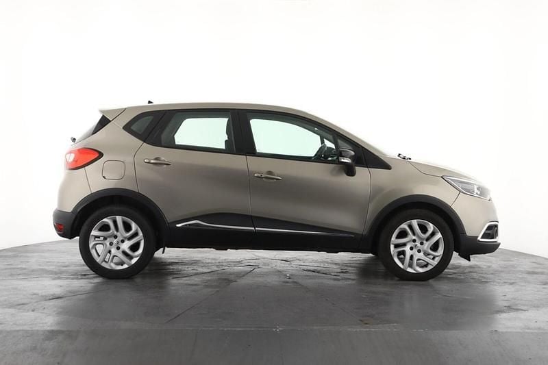 Used Renault Captur Dynamique 90 HP (66 kW) 2016 Beige SUV