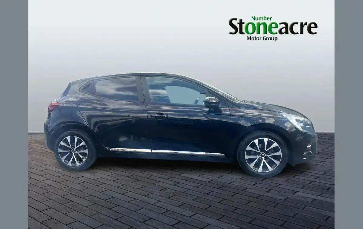 Used Renault Clio Iconic 99 HP (72 kW) 2019 Black Hatchback