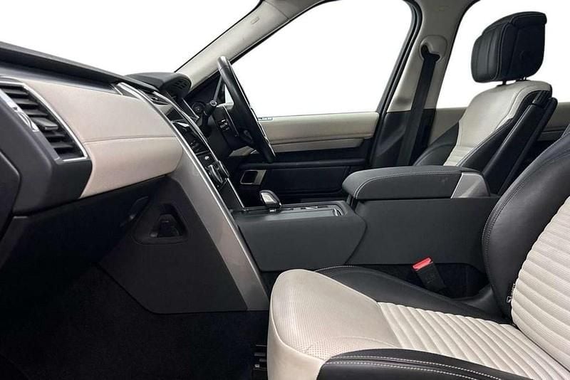 Usado Land Rover Discovery 5 HSE Dynamic 344 CV (253 kW) 2025 Gris SUV