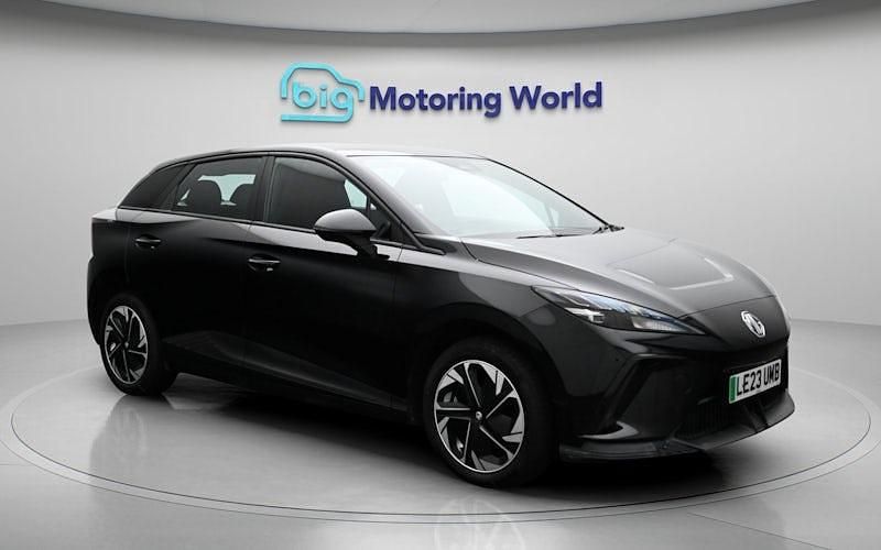 Begagnad MG MG4 EV SE 150 kW (204 HK) 2024 Halvkombi