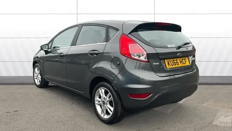 Używany Ford Fiesta Zetec 101 KM (74 kW) 2016 Szary Hatchback