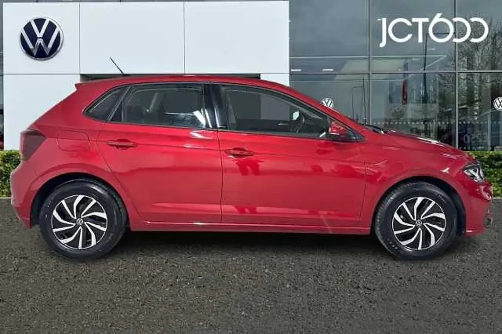Used VW Polo Life 95 HP (69 kW) 2023 Red Hatchback