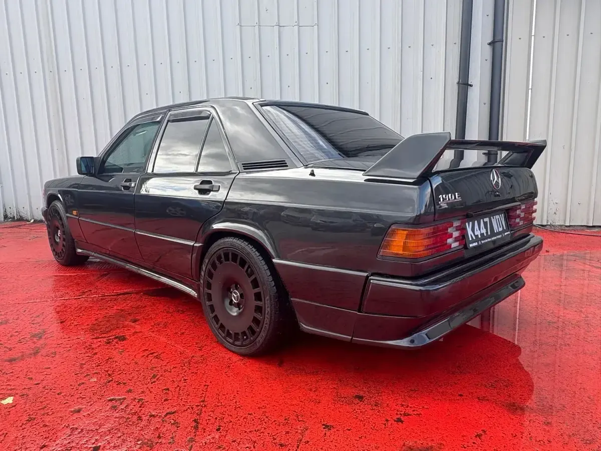 Used Mercedes 190 109 HP (80 kW) 1993 Blue Sedan