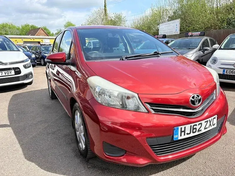 Used Toyota Yaris 101 HP (74 kW) 2012 Red Hatchback