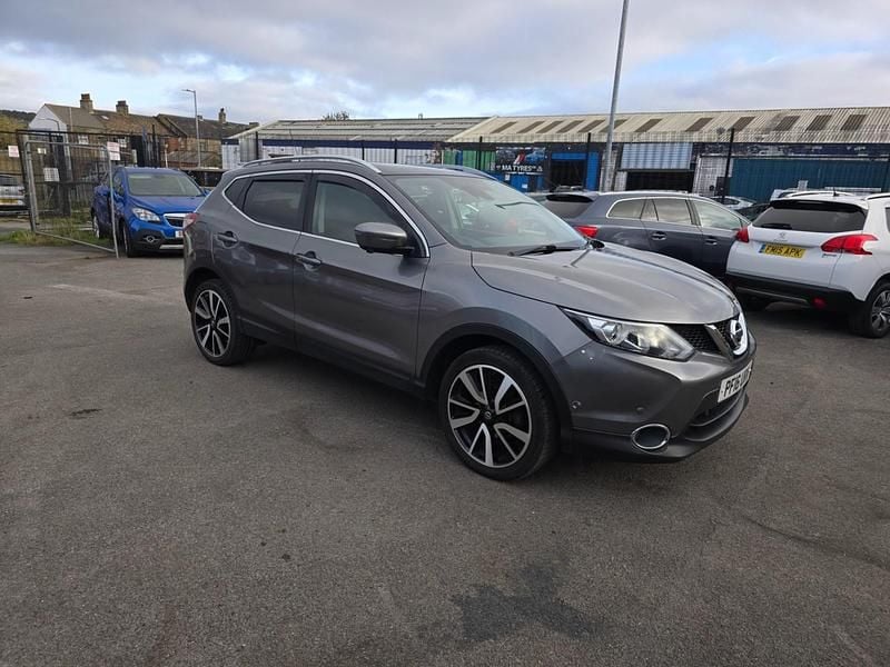 Grey Used 2016 Nissan Qashqai Tekna SUV | £7,495 (Good price) - Image 1/4