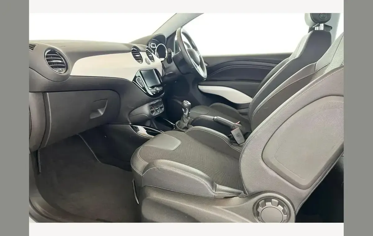 Begagnad Vauxhall Adam 70 HK (51 kW) 2019 Vit Halvkombi