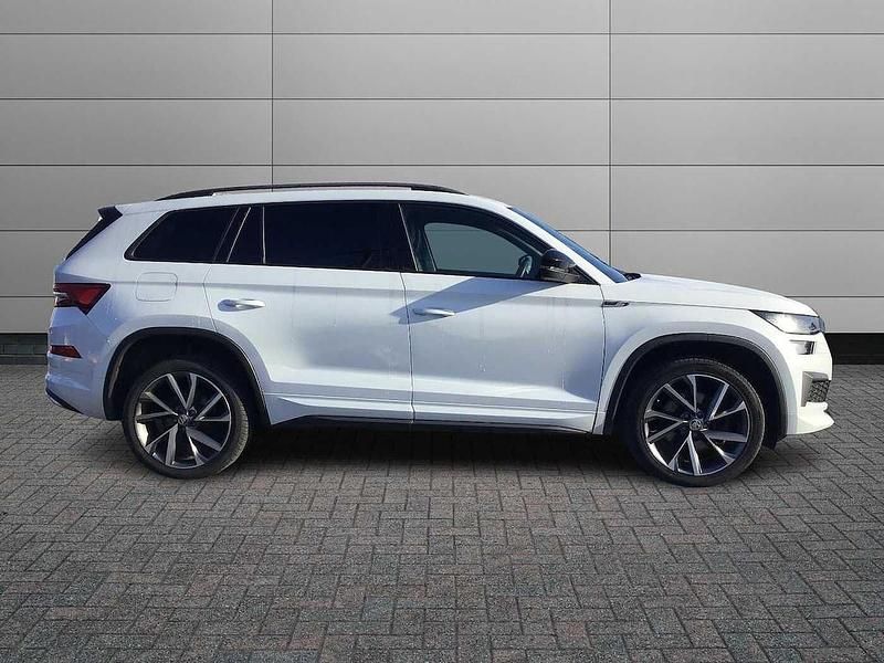 Used Skoda Kodiaq SportLine 140 HP (102 kW) 2022 Moon white metallic SUV