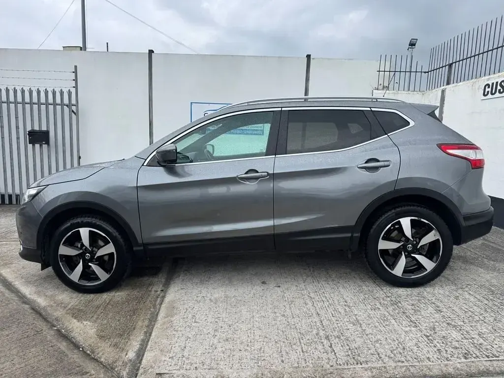 Used Nissan Qashqai N-Vision 110 HP (80 kW) 2017 Grey SUV