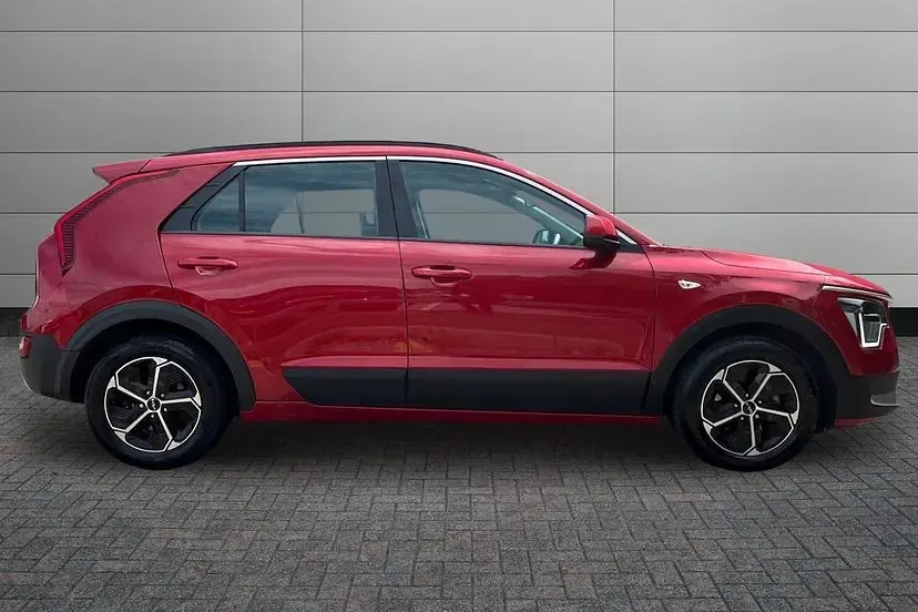 Used Kia Niro 139 HP (102 kW) 2022 Runway red SUV