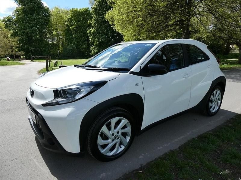 Usado Toyota Aygo PURE 72 CV (52 kW) 2023 Blanco Utilitario