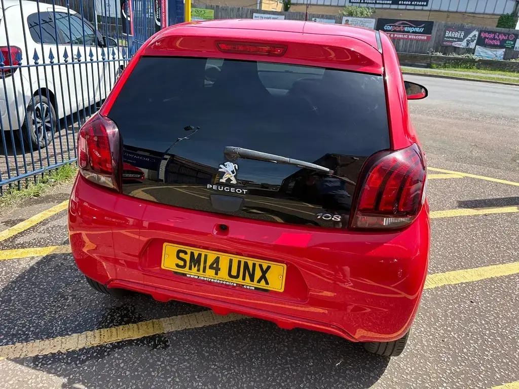 Used Peugeot 108 Allure 82 HP (60 kW) 2014 Red Hatchback