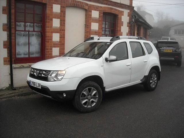 Used Dacia Duster Lauréate 2017 White Hatchback