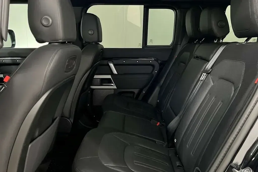 Used Land Rover Defender SE Dynamic 250 HP (183 kW) 2021 Black SUV