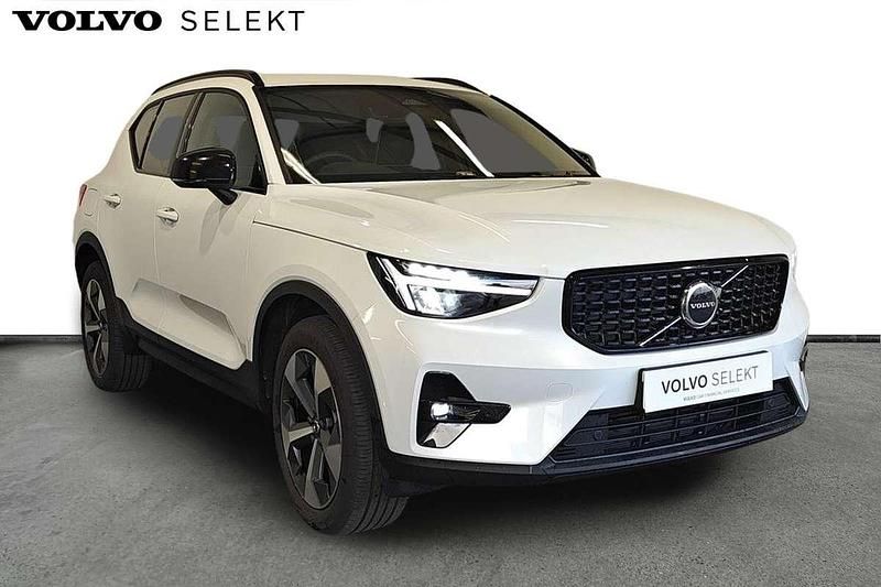 White New 2025 Volvo XC40 Plus SUV | £35,250 (A bit pricey) - Image 1/3