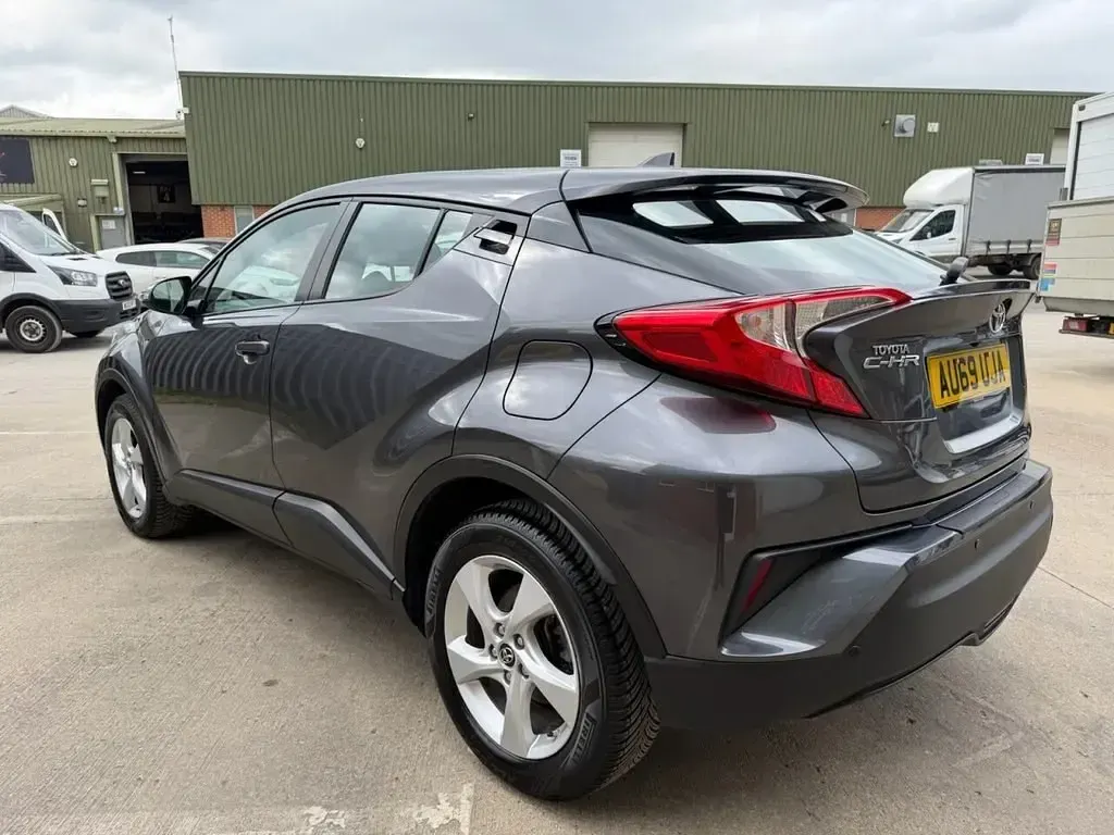 Second-hand Toyota C-HR 116 CP (85 kW) 2019 Gri SUV