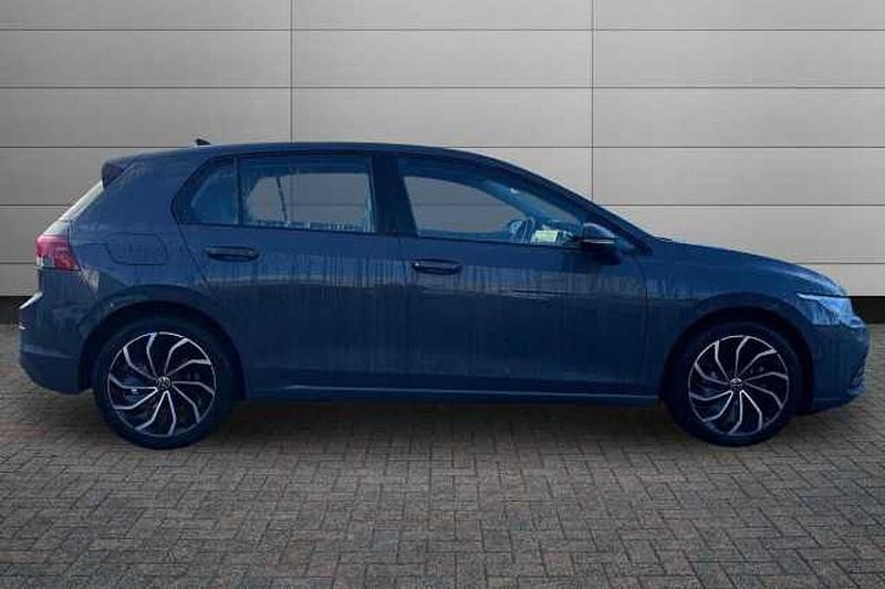 Used VW Golf VIII Life 150 HP (110 kW) 2023 Dolphin grey Hatchback