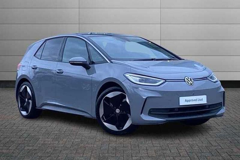 Moonstone grey with black roof Used 2023 VW ID.3 Pro Hatchback | £25,750 - Image 1/4