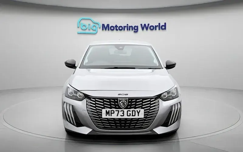 Usado Peugeot 208 Allure 101 HP (74 kW) 2024 Cinzento Citadino