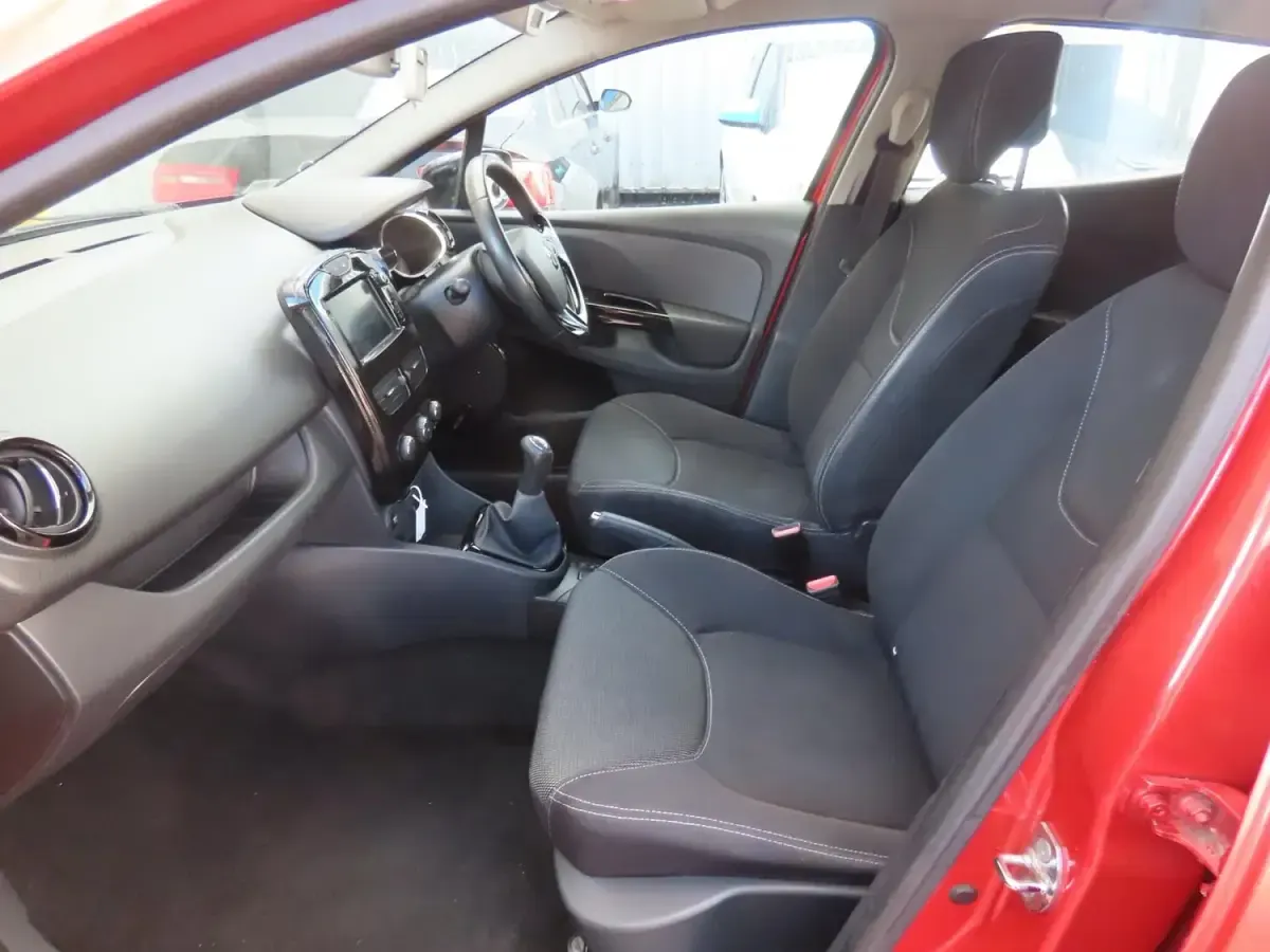 Used Renault Clio Dynamique 90 HP (66 kW) 2013 Red Hatchback