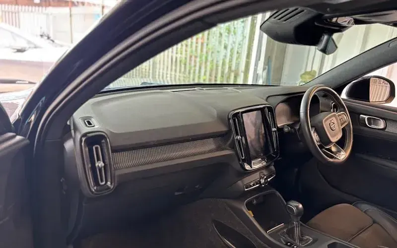 Used Volvo XC40 R-Design 163 HP (119 kW) 2021 SUV