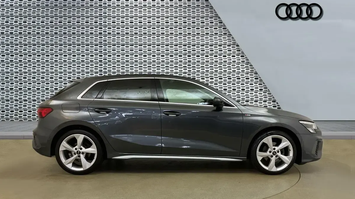 Used Audi A3 Comfort 110 HP (80 kW) 2023 Grey Sedan