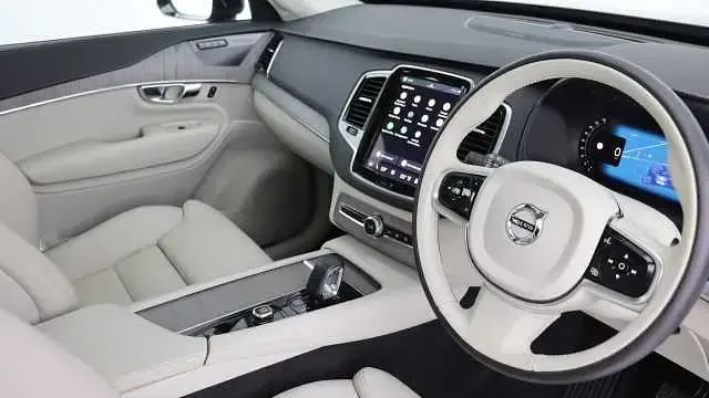 Usado Volvo XC90 Plus 235 HP (172 kW) 2023 SUV