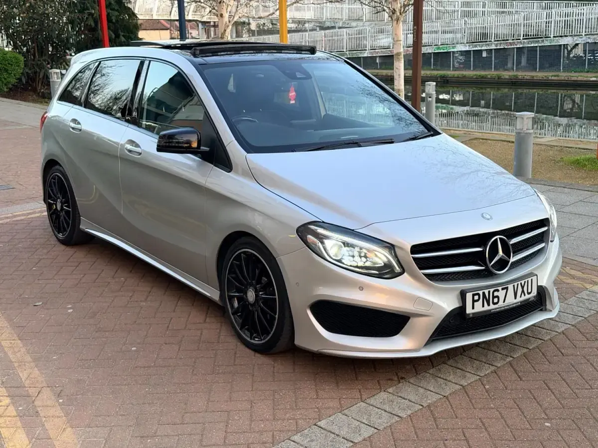 Begagnad Mercedes B220 AMG Line Premium Plus 2017 Silver Minibuss