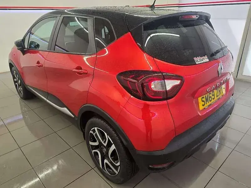 Used Renault Captur Iconic 88 HP (64 kW) 2020 Red/black SUV