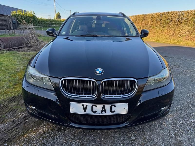 Begagnad BMW 325 2011 Svart Kombi