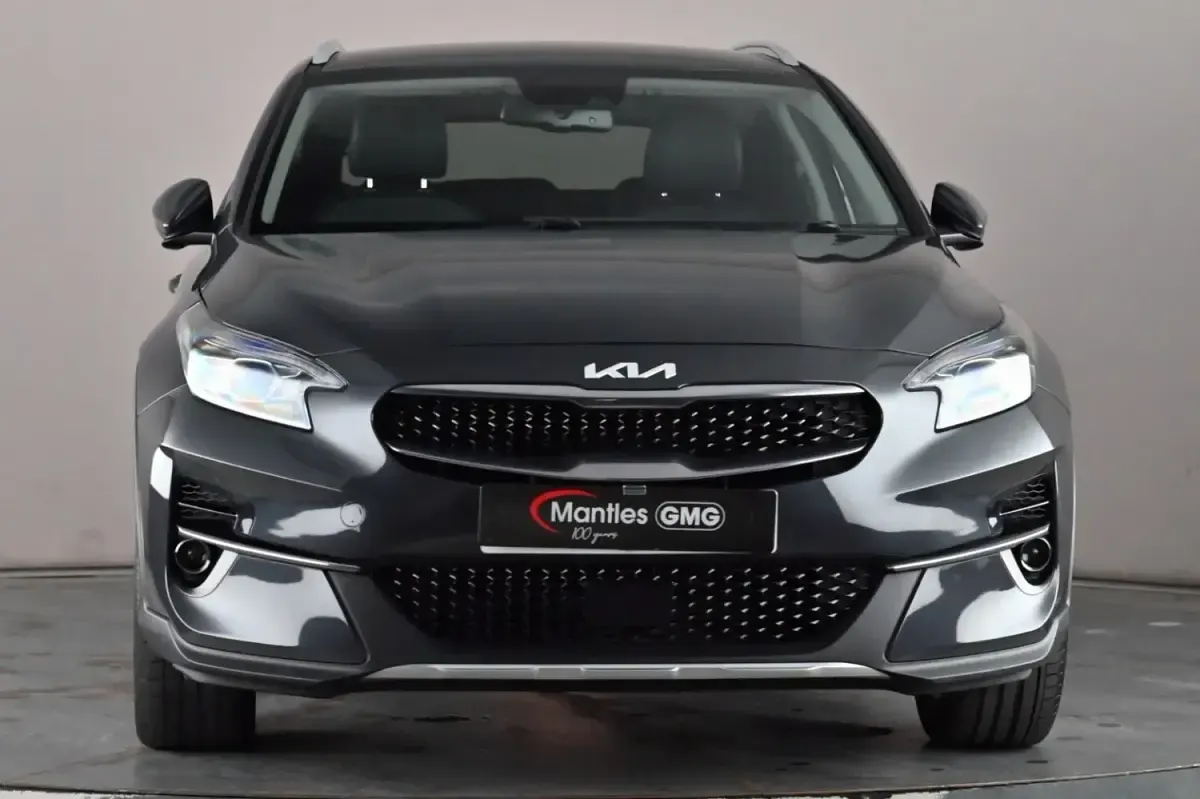Usado Kia XCeed 158 HP (116 kW) 2022 Cinzento SUV